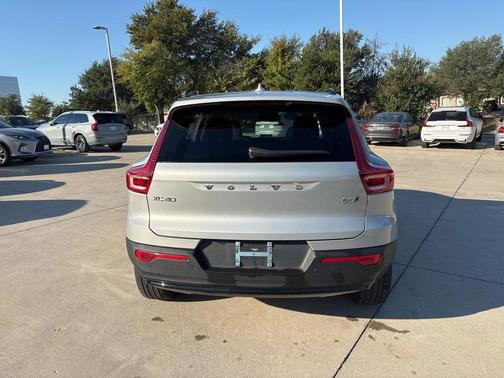 2025 Volvo XC40 B5 Plus Dark Theme