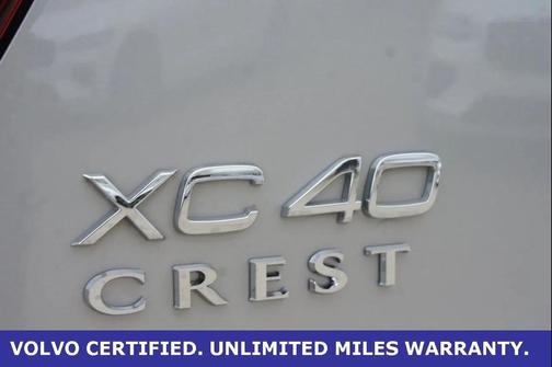 2025 Volvo XC40 B5 Plus Dark Theme