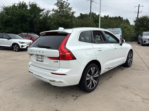 2023 Volvo XC60 B5 Plus Bright Theme