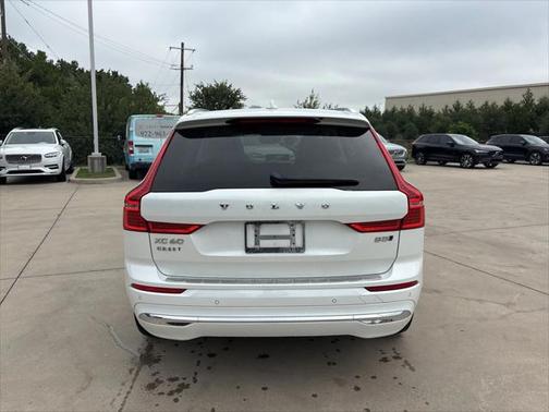 2023 Volvo XC60 B5 Plus Bright Theme
