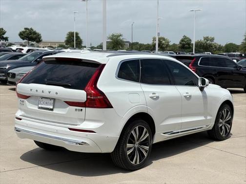 2023 Volvo XC60 B5 Plus Bright Theme