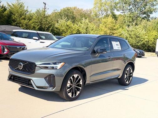 Forest Lake 2027 Volvo XC60 B5 Plus