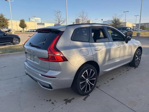 2023 Volvo XC60 B5 Plus Dark Theme