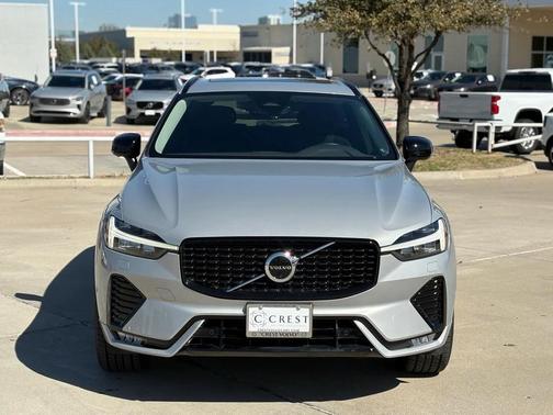 2023 Volvo XC60 B5 Plus Dark Theme