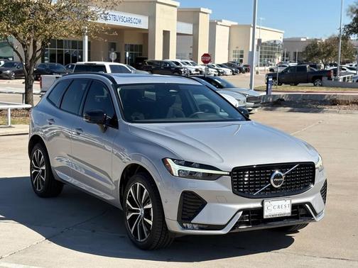 2023 Volvo XC60 B5 Plus Dark Theme