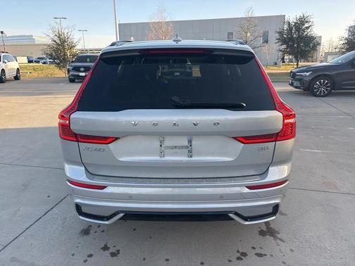 2023 Volvo XC60 B5 Plus Dark Theme