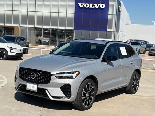 2023 Volvo XC60 B5 Plus Dark Theme