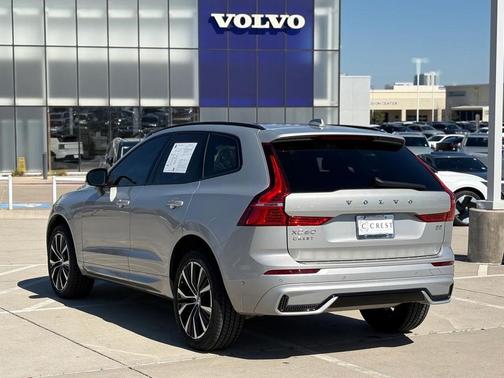 2023 Volvo XC60 B5 Plus Dark Theme