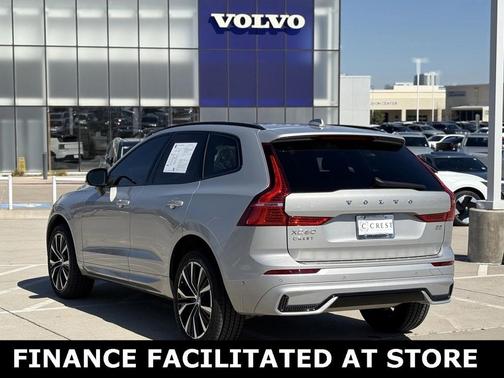 2023 Volvo XC60 B5 Plus Dark Theme