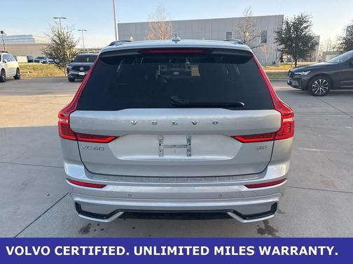 2023 Volvo XC60 B5 Plus Dark Theme