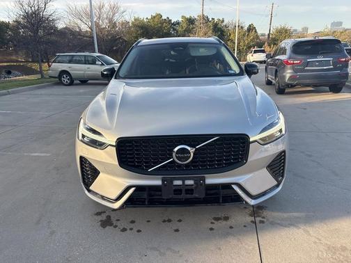 2023 Volvo XC60 B5 Plus Dark Theme