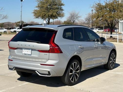 2023 Volvo XC60 B5 Plus Dark Theme