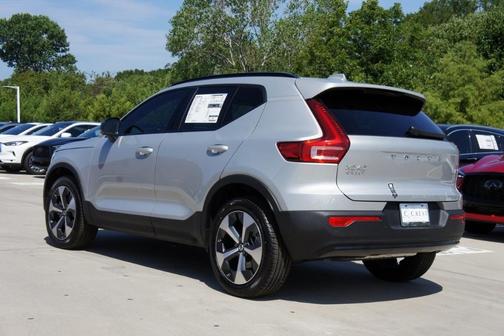 2025 Volvo XC40 B5 Plus Dark Theme