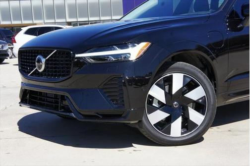 2025 Volvo XC60 Plug-In Hybrid T8 Plus