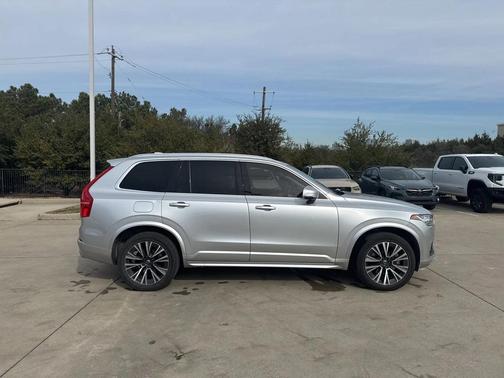 2021 Volvo XC90 T6 Momentum