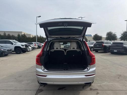 2021 Volvo XC90 T6 Momentum