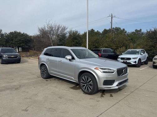 2021 Volvo XC90 T6 Momentum