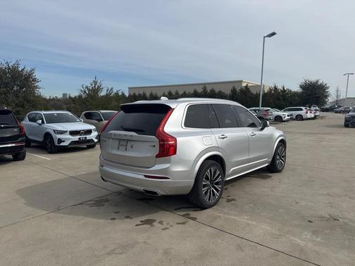 2021 Volvo XC90 T6 Momentum
