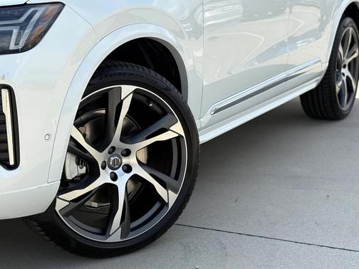 2026 Volvo XC90 B6 Ultra Dark Theme 6-Seater