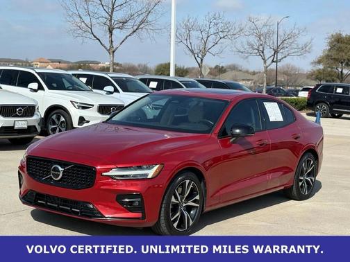 2023 Volvo S60 B5 Plus Dark Theme