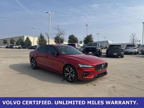 2023 Volvo S60 B5 Plus Dark Theme