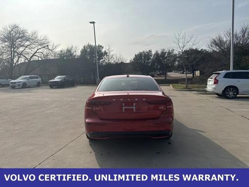 2023 Volvo S60 B5 Plus Dark Theme