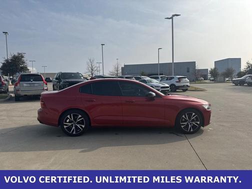 2023 Volvo S60 B5 Plus Dark Theme