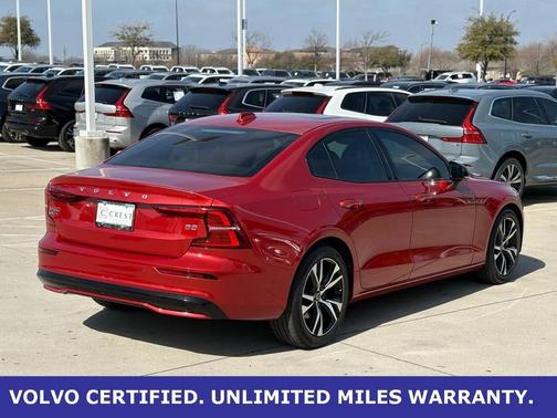 2023 Volvo S60 B5 Plus Dark Theme