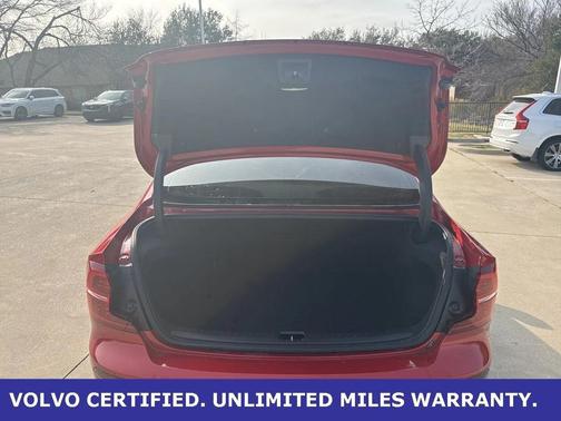 2023 Volvo S60 B5 Plus Dark Theme