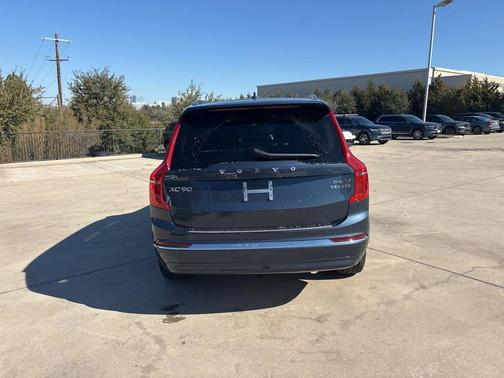 2024 Volvo XC90 B6 Plus Bright Theme