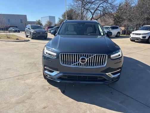 2024 Volvo XC90 B6 Plus Bright Theme