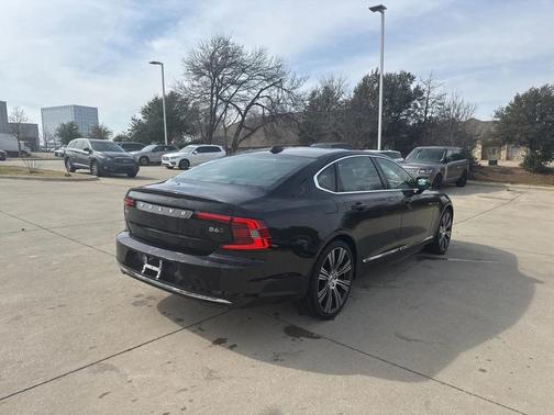 2023 Volvo S90 B6 Plus