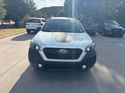 Crystal White Pearl 2023 Subaru Outback Wilderness