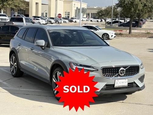 2025 Volvo V60 Cross Country B5 Plus