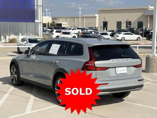 2025 Volvo V60 Cross Country B5 Plus