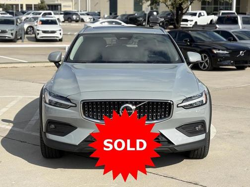 2025 Volvo V60 Cross Country B5 Plus