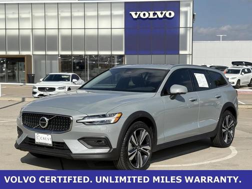 2025 Volvo V60 Cross Country B5 Plus