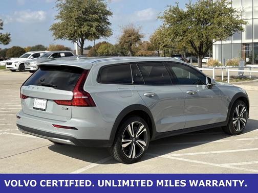2025 Volvo V60 Cross Country B5 Plus