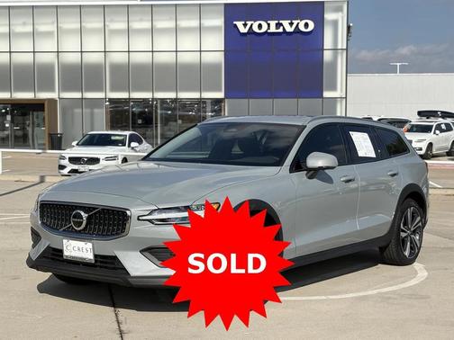 2025 Volvo V60 Cross Country B5 Plus