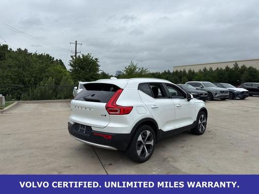 Crystal White Pearl 2025 Volvo XC40 B5 AWD
