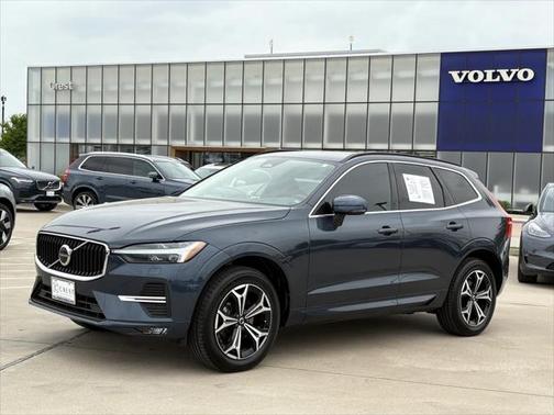2022 Volvo XC60 B5 Momentum