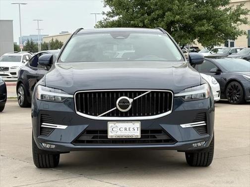 2022 Volvo XC60 B5 Momentum