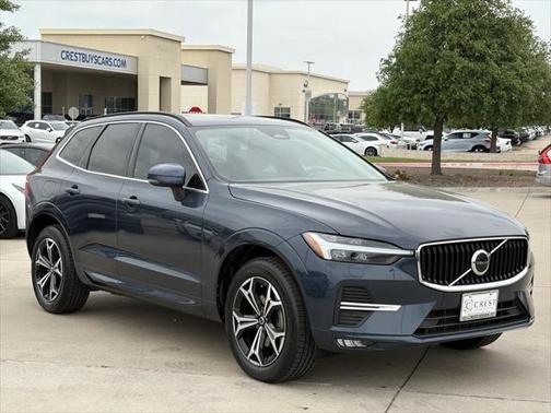 2022 Volvo XC60 B5 Momentum