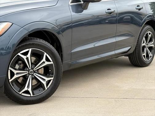 2022 Volvo XC60 B5 Momentum