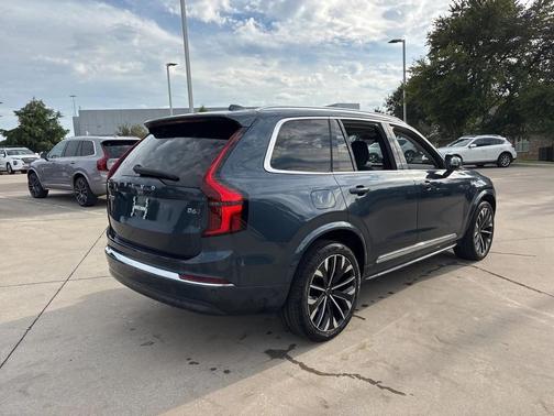 2025 Volvo XC90 B6 Plus 7-Seater