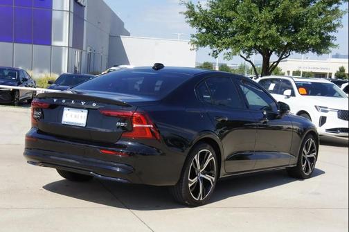 2024 Volvo S60 AWD Plus Dark Theme