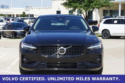 2024 Volvo S60 AWD Plus Dark Theme