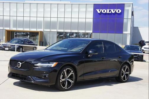 2024 Volvo S60 AWD Plus Dark Theme