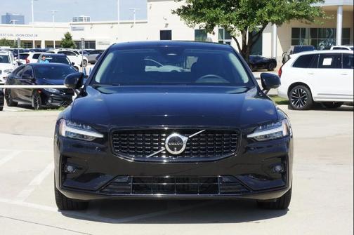 2024 Volvo S60 AWD Plus Dark Theme