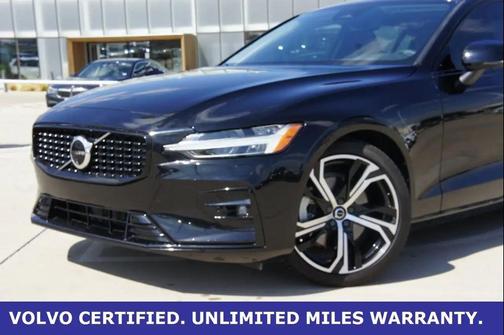 2024 Volvo S60 AWD Plus Dark Theme